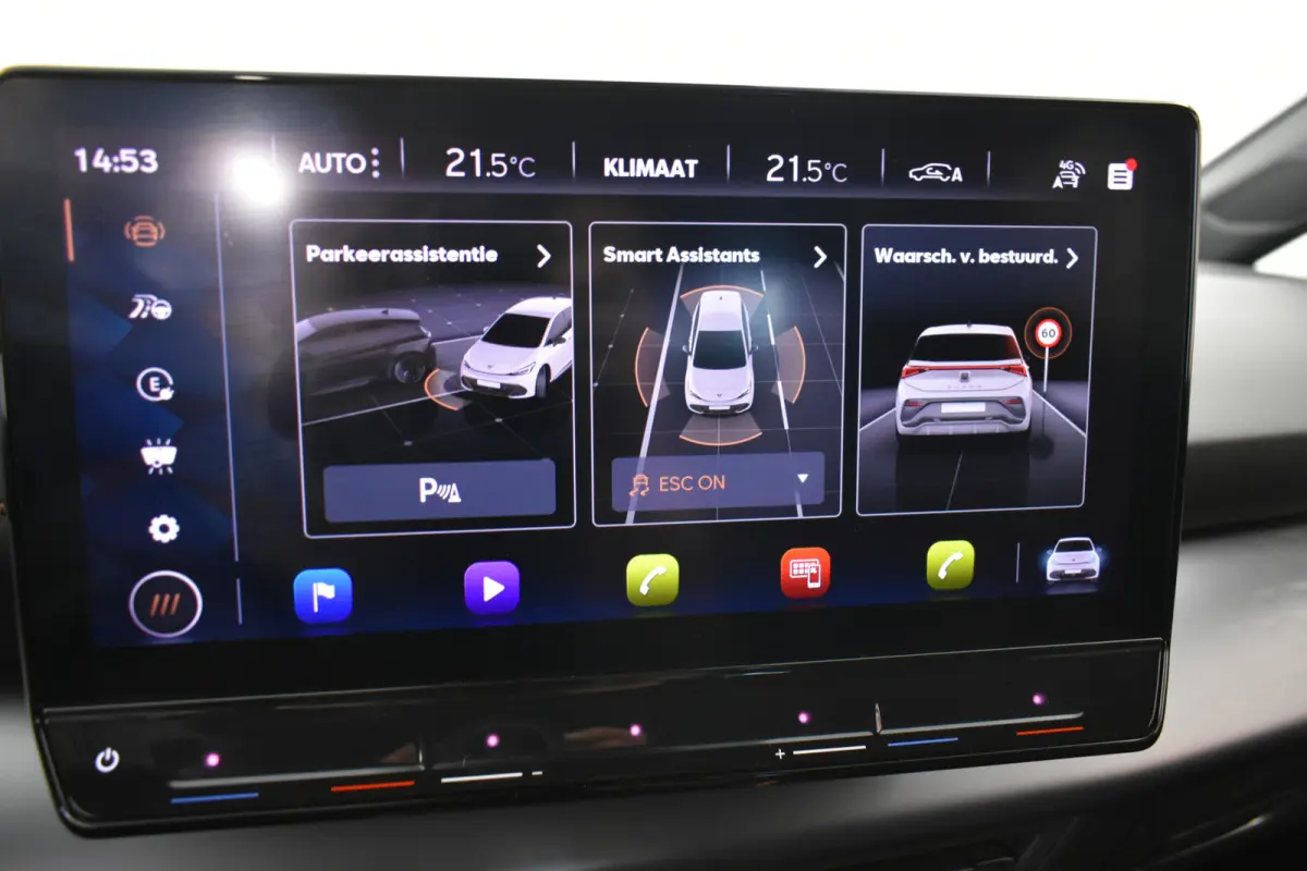 Essential 62 kWh 204pk PDC Carplay Stuurverwarming