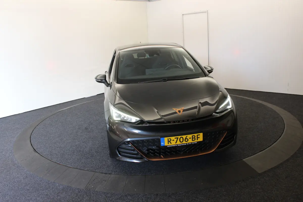 Essential 62 kWh 204pk PDC Carplay Stuurverwarming