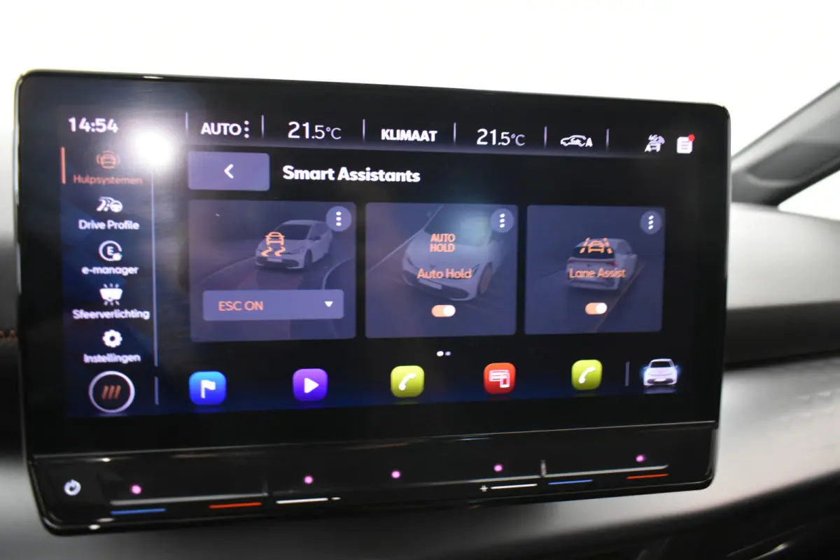 Essential 62 kWh 204pk PDC Carplay Stuurverwarming