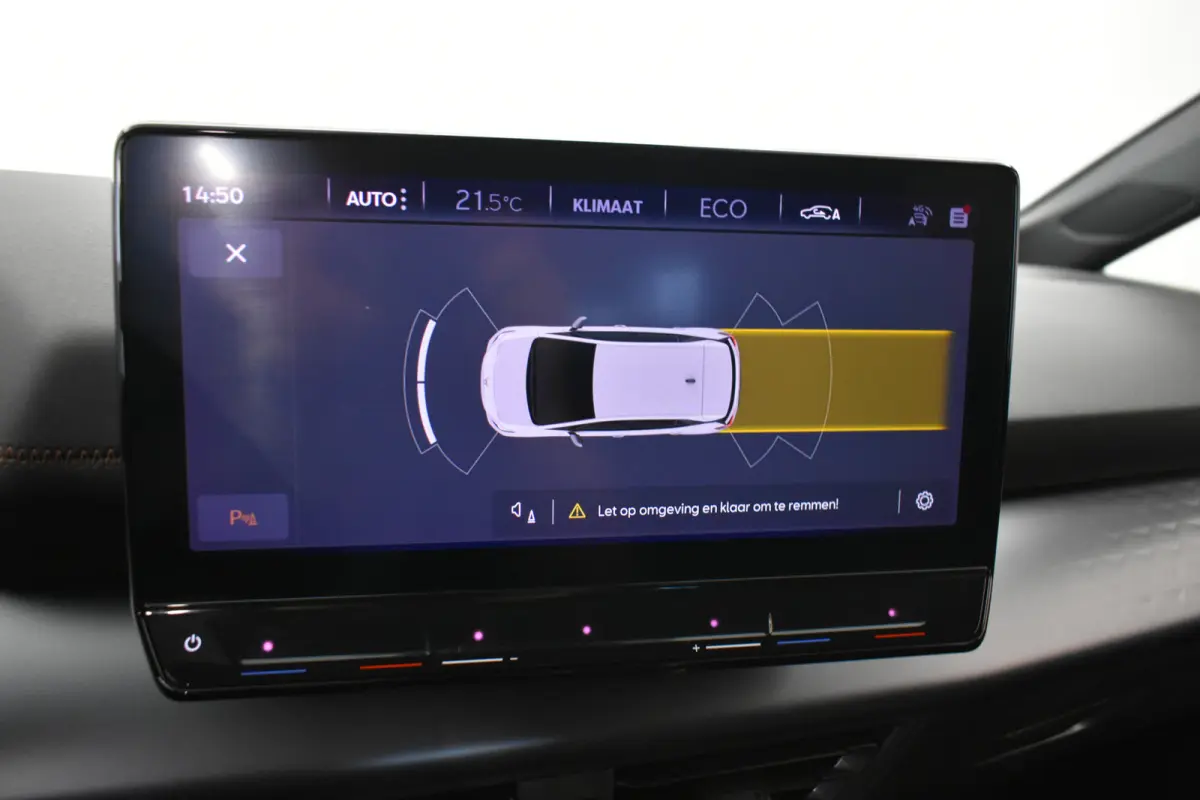 Essential 62 kWh 204pk PDC Carplay Stuurverwarming