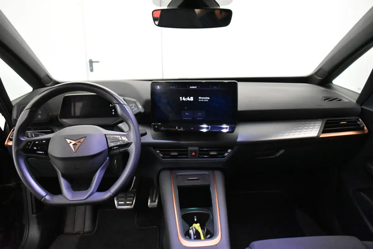 Essential 62 kWh 204pk PDC Carplay Stuurverwarming