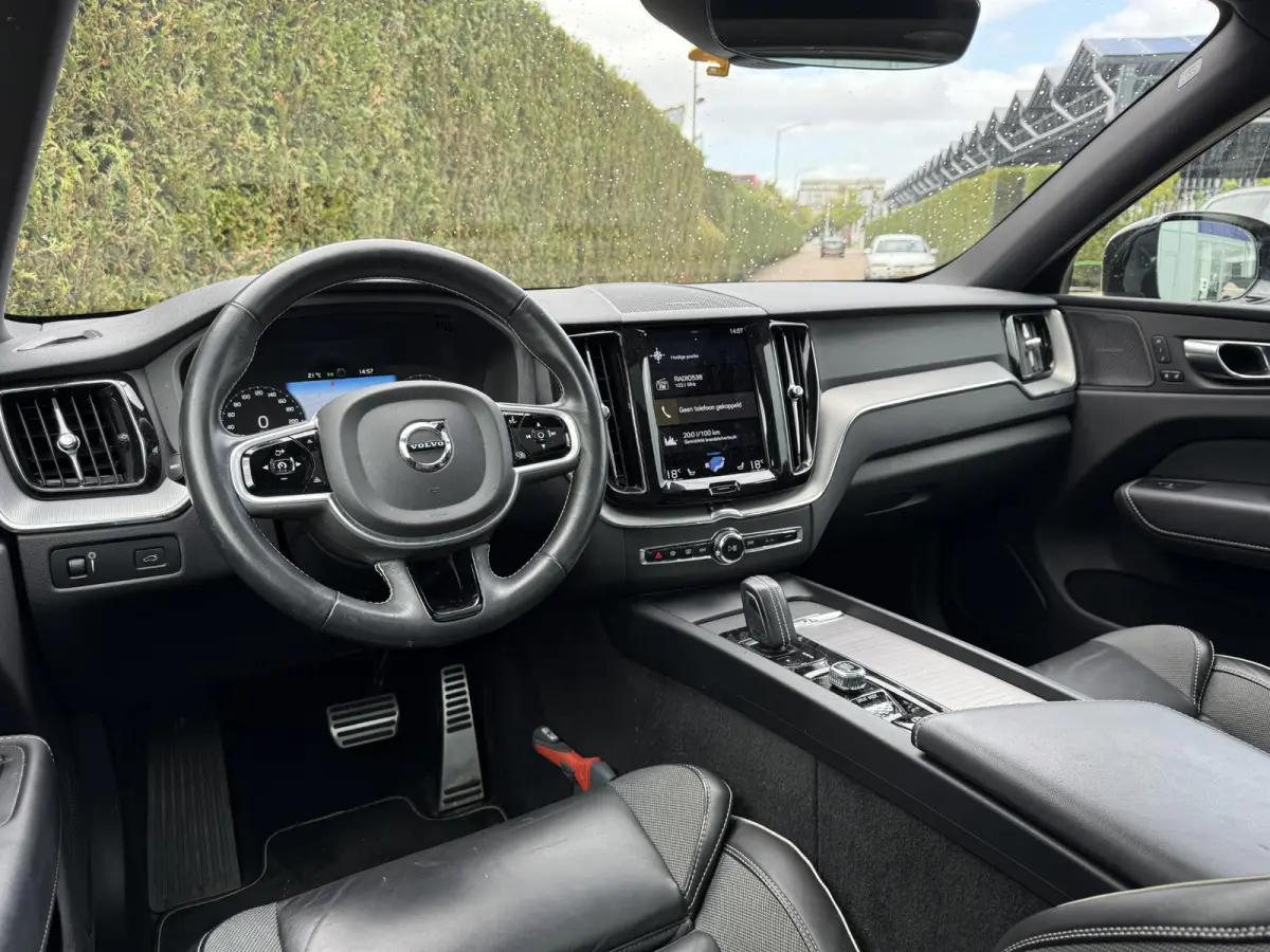 B5 R-Design | Trekhaak | Head up display | Bliss | Elektrische stoelen | Keyless | Harman & kardon audio |