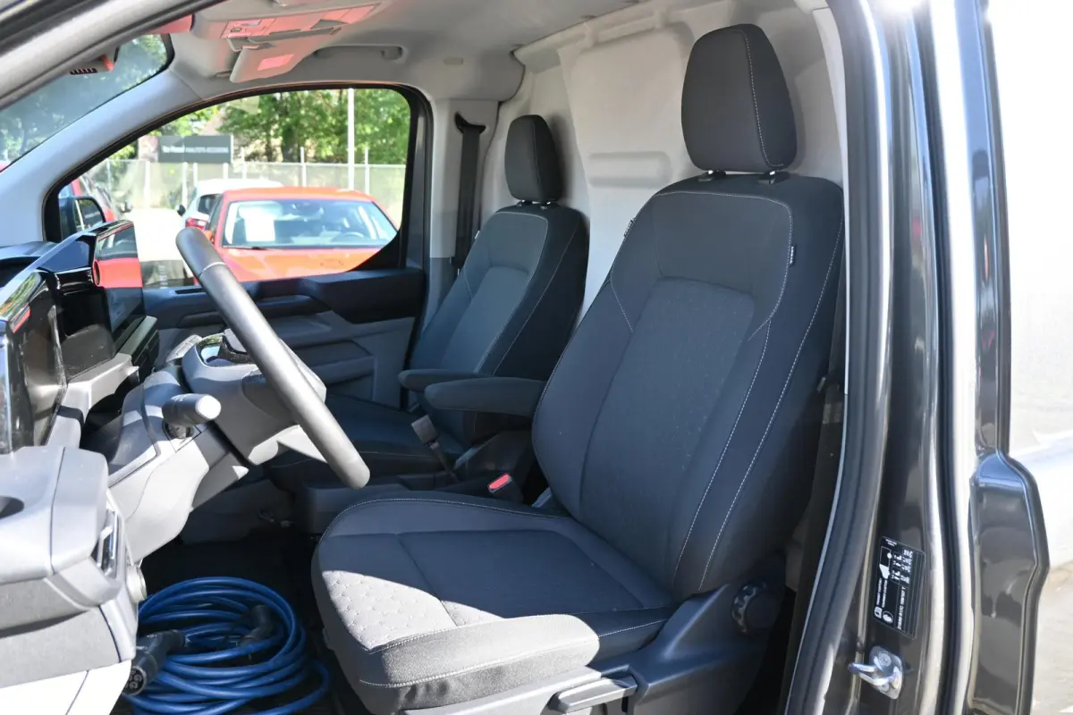 320 L2H1 Limited 65 kWh | Trekhaak 2300KG | Camera | Stoelverwarming | Adaptive Cruise | Ford Connect app
