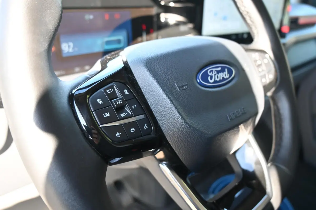 320 L2H1 Limited 65 kWh | Trekhaak 2300KG | Camera | Stoelverwarming | Adaptive Cruise | Ford Connect app