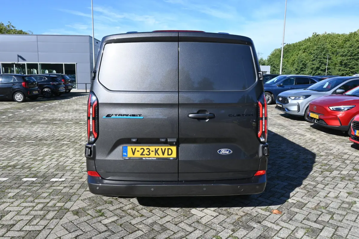 320 L2H1 Limited 65 kWh | Trekhaak 2300KG | Camera | Stoelverwarming | Adaptive Cruise | Ford Connect app