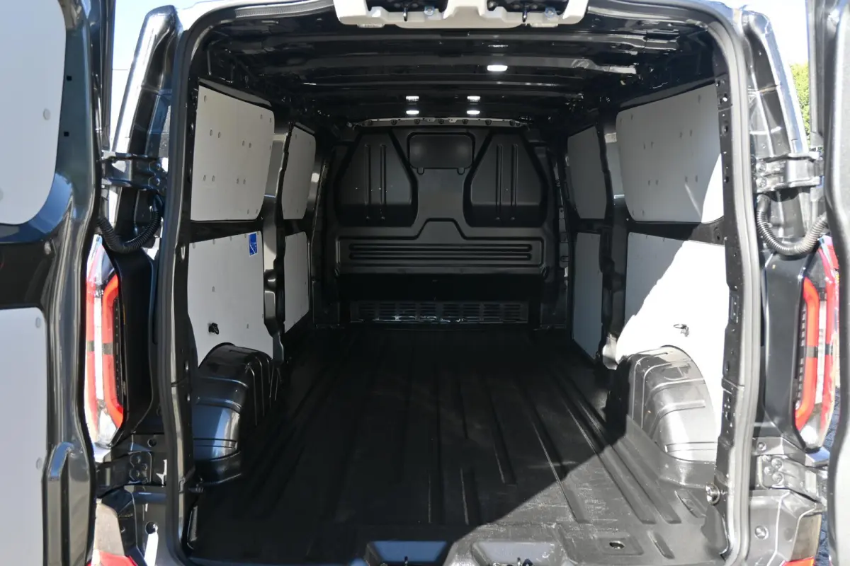 320 L2H1 Limited 65 kWh | Trekhaak 2300KG | Camera | Stoelverwarming | Adaptive Cruise | Ford Connect app