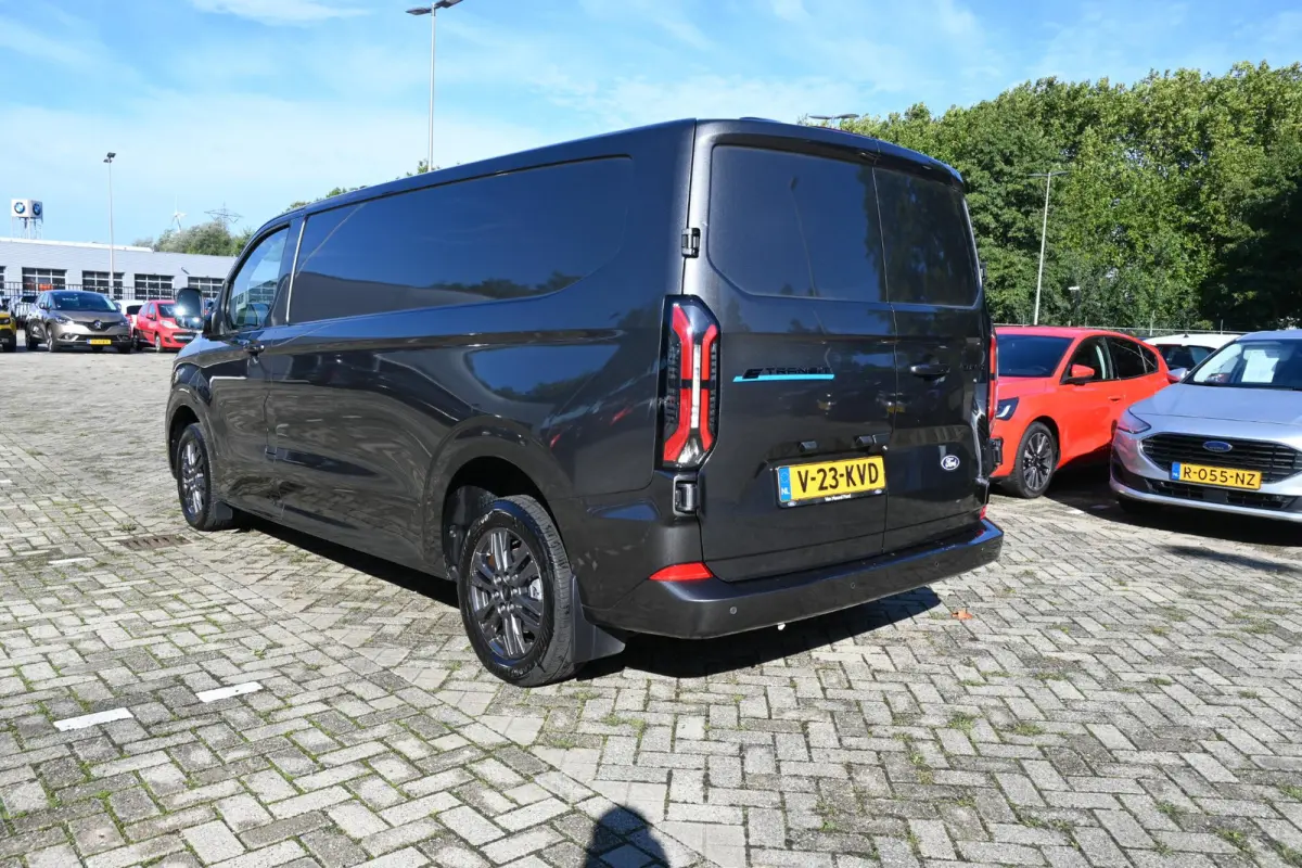 320 L2H1 Limited 65 kWh | Trekhaak 2300KG | Camera | Stoelverwarming | Adaptive Cruise | Ford Connect app