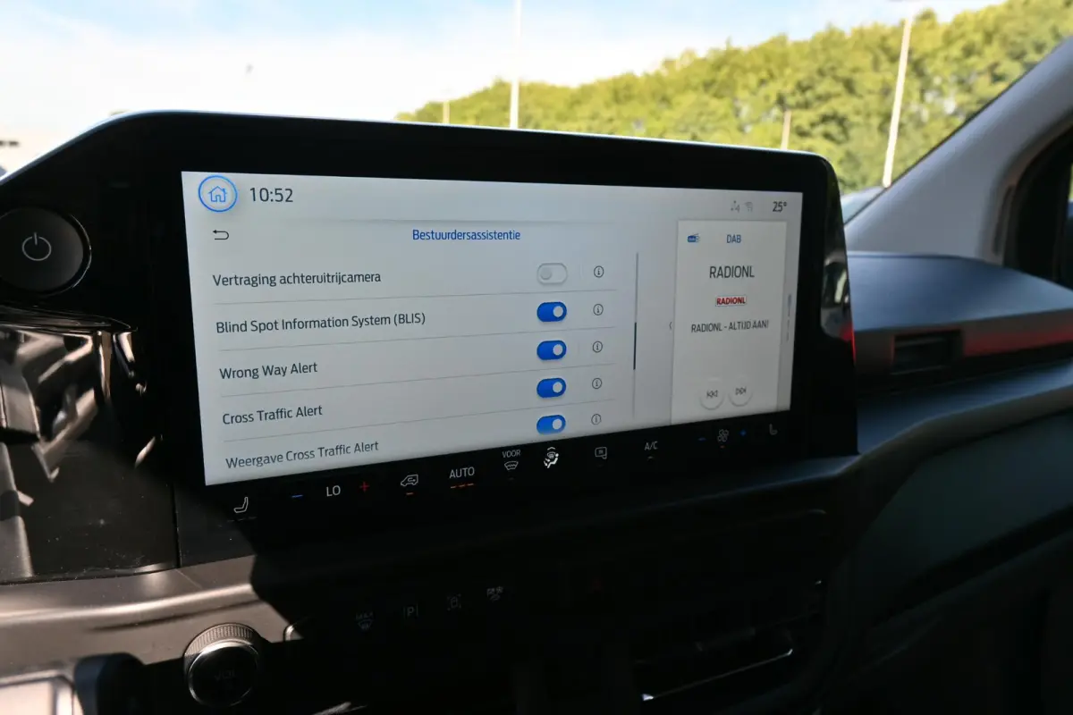 320 L2H1 Limited 65 kWh | Trekhaak 2300KG | Camera | Stoelverwarming | Adaptive Cruise | Ford Connect app