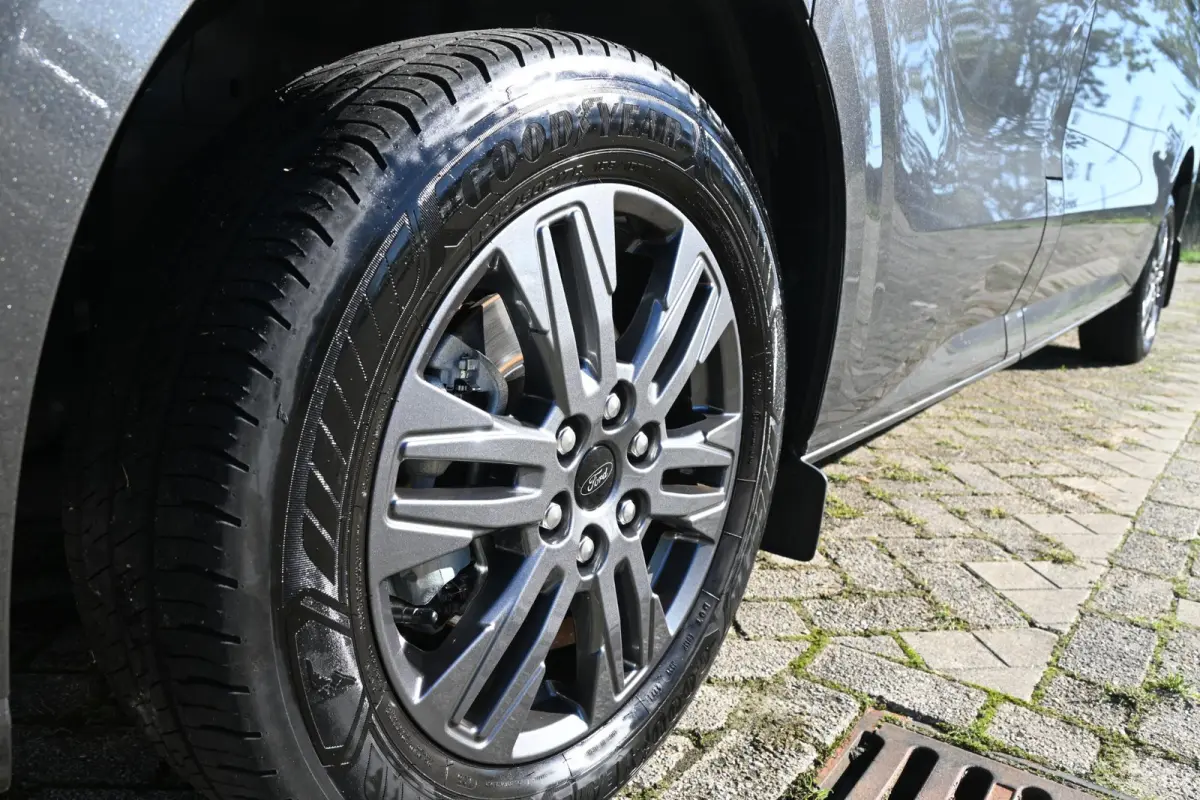 320 L2H1 Limited 65 kWh | Trekhaak 2300KG | Camera | Stoelverwarming | Adaptive Cruise | Ford Connect app