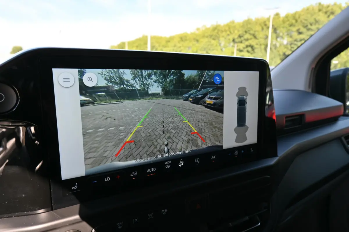 320 L2H1 Limited 65 kWh | Trekhaak 2300KG | Camera | Stoelverwarming | Adaptive Cruise | Ford Connect app