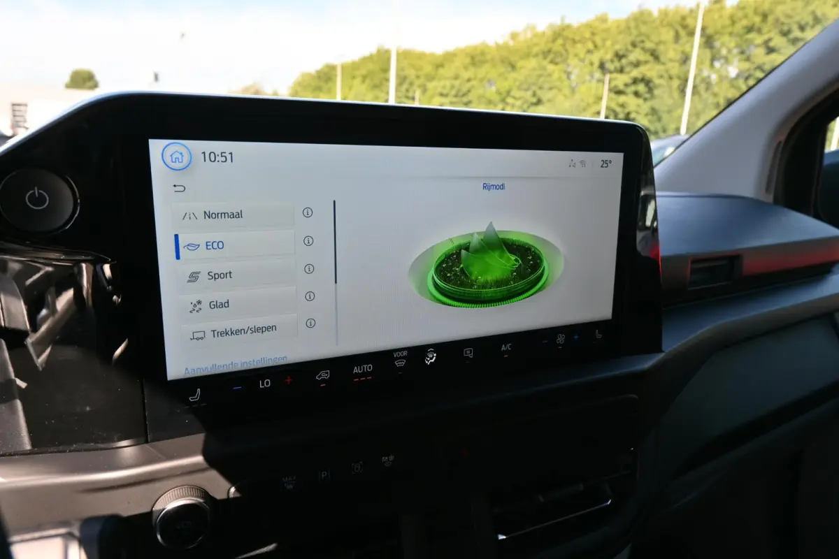 320 L2H1 Limited 65 kWh | Trekhaak 2300KG | Camera | Stoelverwarming | Adaptive Cruise | Ford Connect app