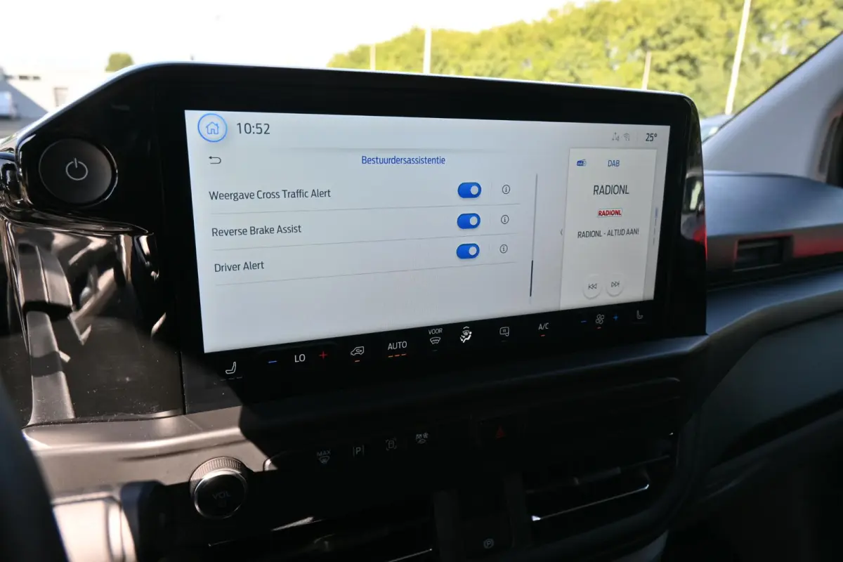 320 L2H1 Limited 65 kWh | Trekhaak 2300KG | Camera | Stoelverwarming | Adaptive Cruise | Ford Connect app