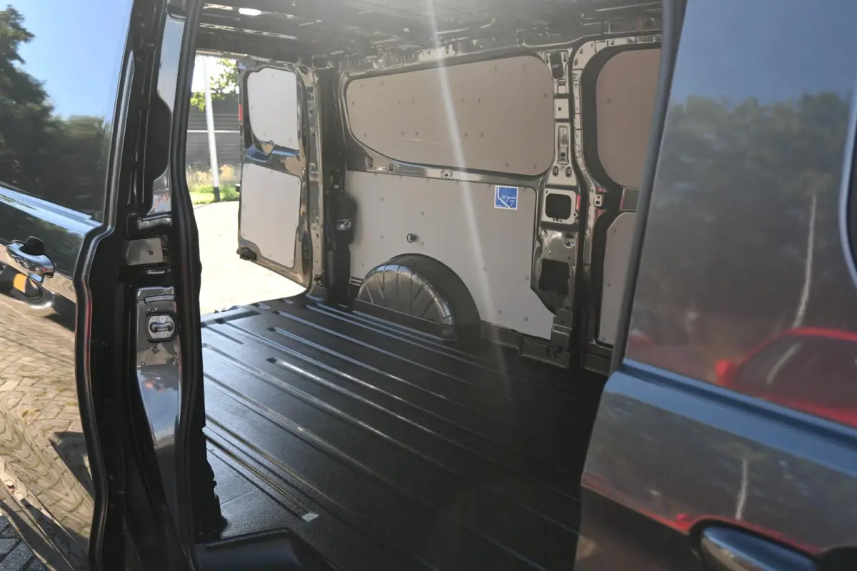 320 L2H1 Limited 65 kWh | Trekhaak 2300KG | Camera | Stoelverwarming | Adaptive Cruise | Ford Connect app