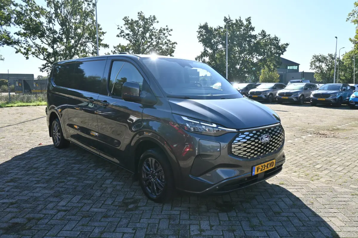 320 L2H1 Limited 65 kWh | Trekhaak 2300KG | Camera | Stoelverwarming | Adaptive Cruise | Ford Connect app