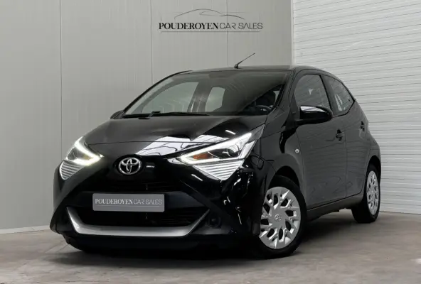 1.0 VVT-i x-play / Airco / Navigatie / Camera / NL Auto / All Season banden