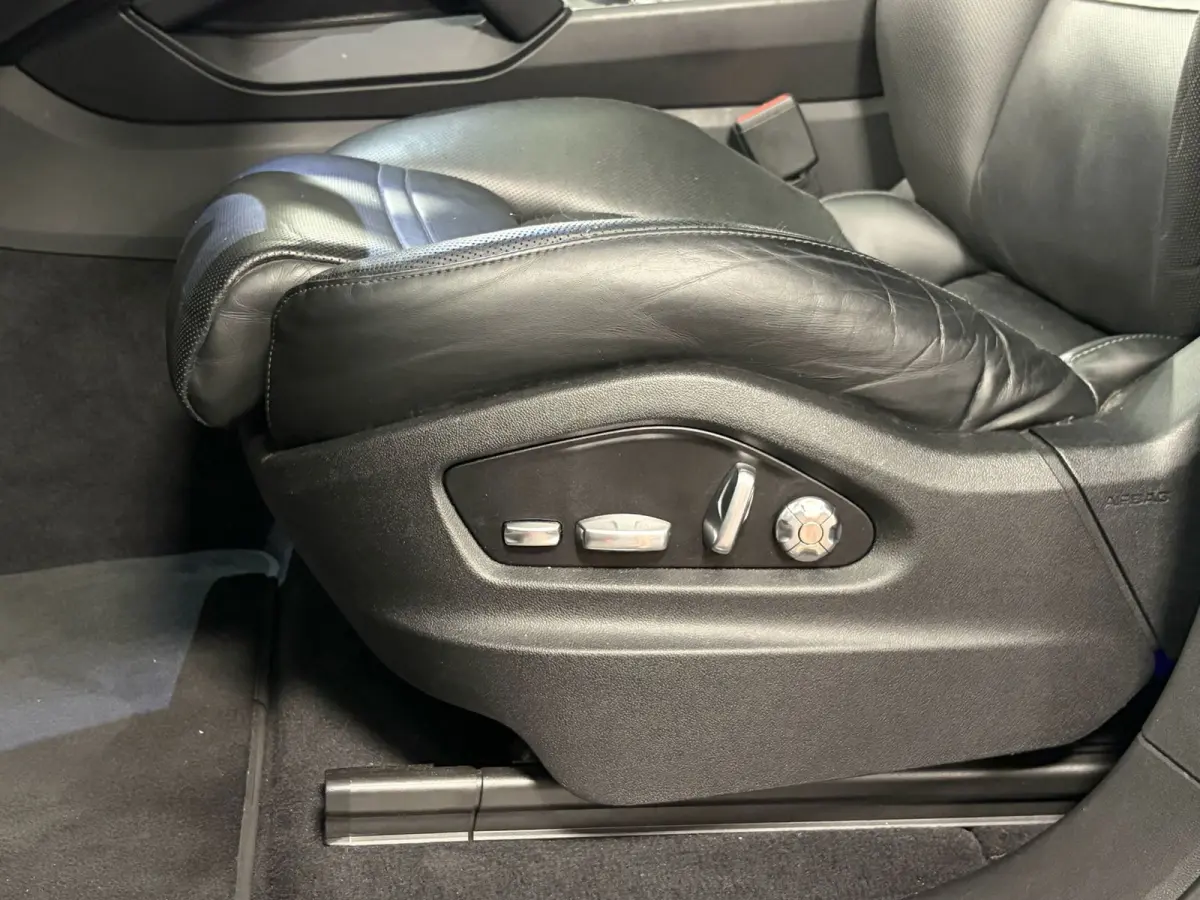 3.0 E-Hybrid*NL-Auto*NAP*Pano*Luchtvering*Head-Up*Trekhaak*Stoel airco