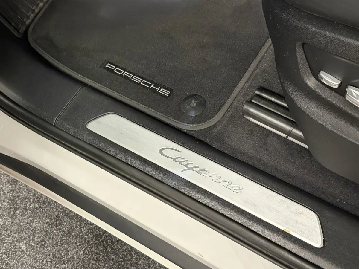 3.0 E-Hybrid*NL-Auto*NAP*Pano*Luchtvering*Head-Up*Trekhaak*Stoel airco