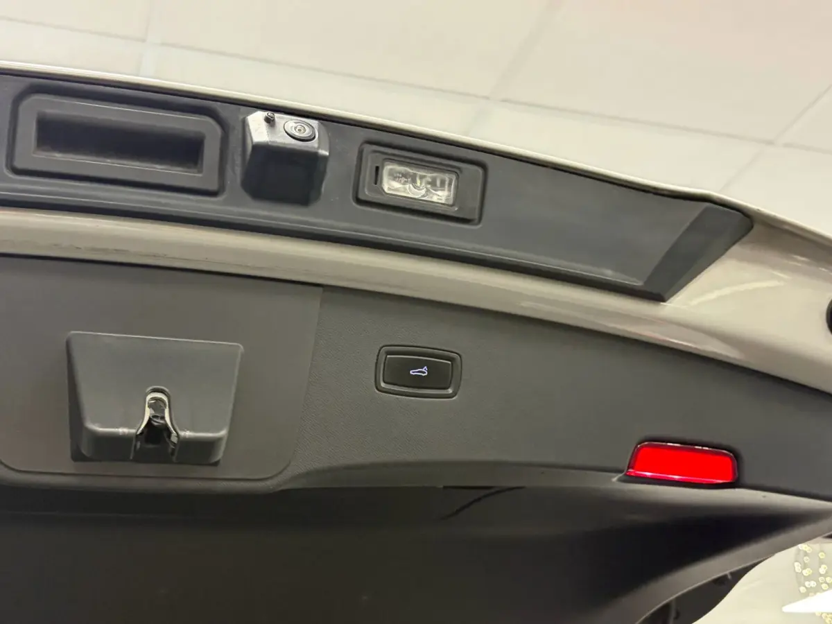3.0 E-Hybrid*NL-Auto*NAP*Pano*Luchtvering*Head-Up*Trekhaak*Stoel airco