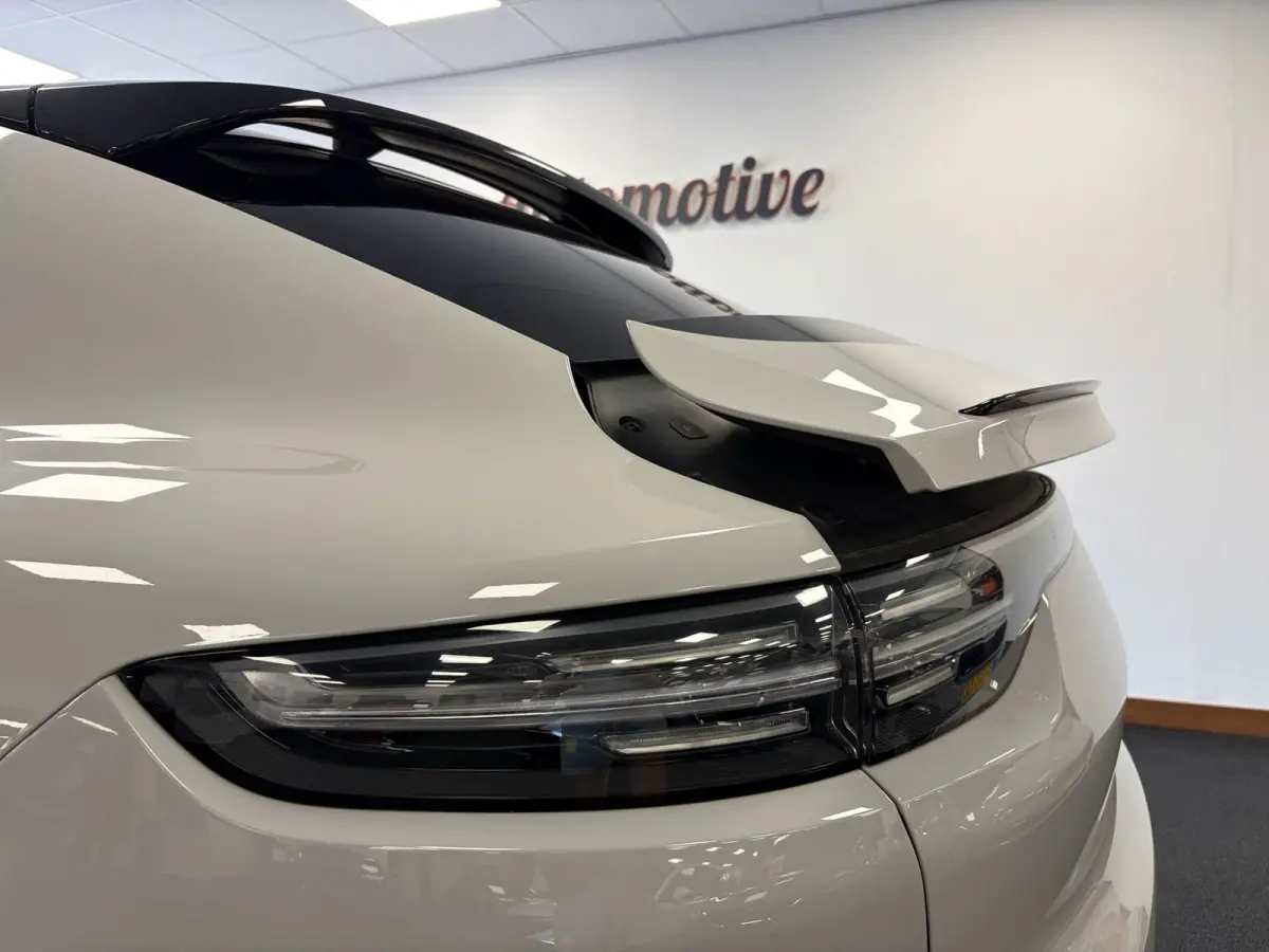 3.0 E-Hybrid*NL-Auto*NAP*Pano*Luchtvering*Head-Up*Trekhaak*Stoel airco