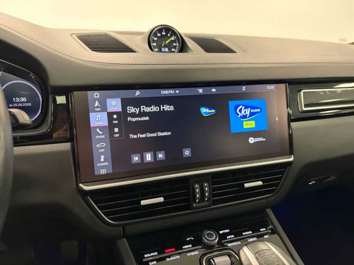 3.0 E-Hybrid*NL-Auto*NAP*Pano*Luchtvering*Head-Up*Trekhaak*Stoel airco