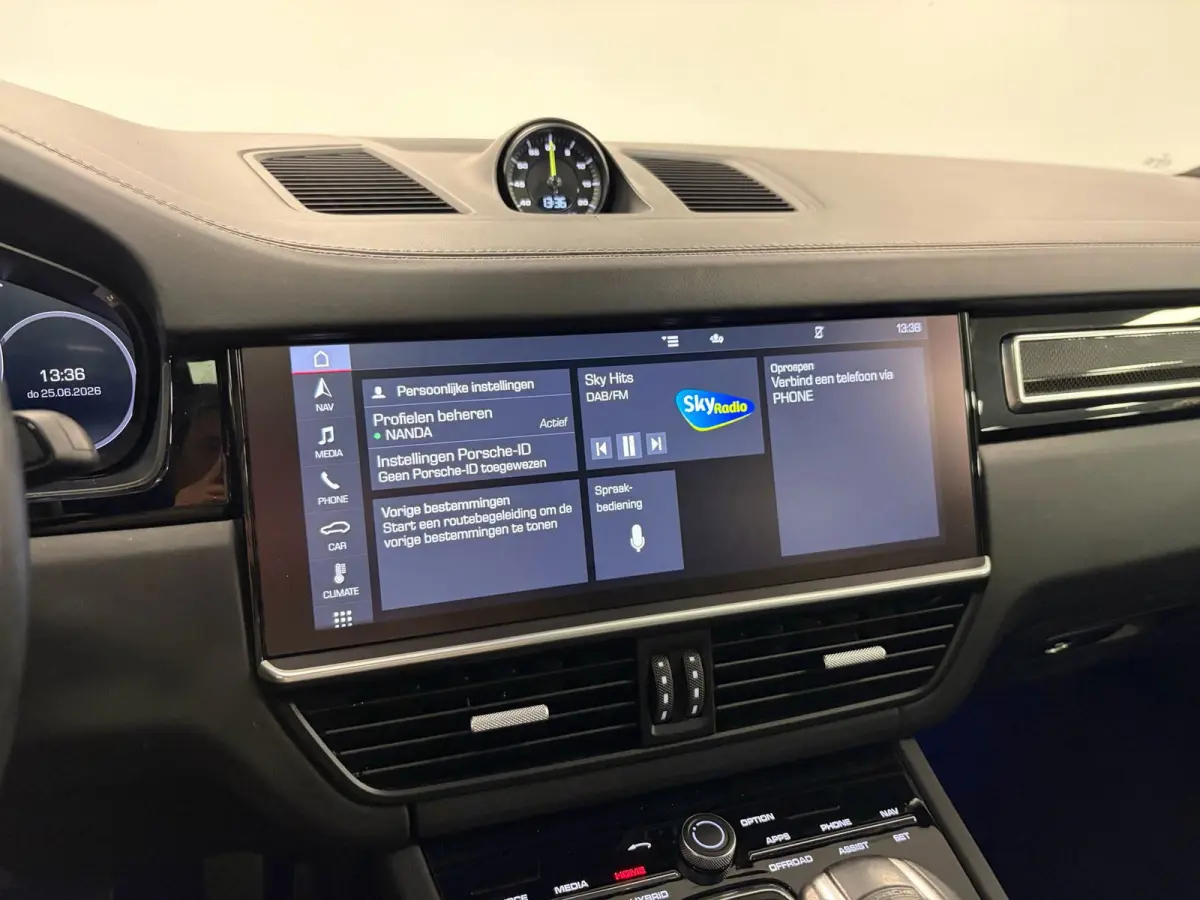 3.0 E-Hybrid*NL-Auto*NAP*Pano*Luchtvering*Head-Up*Trekhaak*Stoel airco