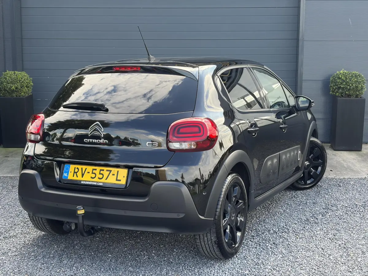 1.2 PureTech Shine ✓Dealer Onderhouden✓2e Eigenaar✓Carplay✓Camera✓Navi✓Clima✓Cruise✓Pdc V+A✓Keyless✓Halfleder✓Trekhaak✓Rijstrooksensor✓Dodehoeksensor✓17'' Lm velg