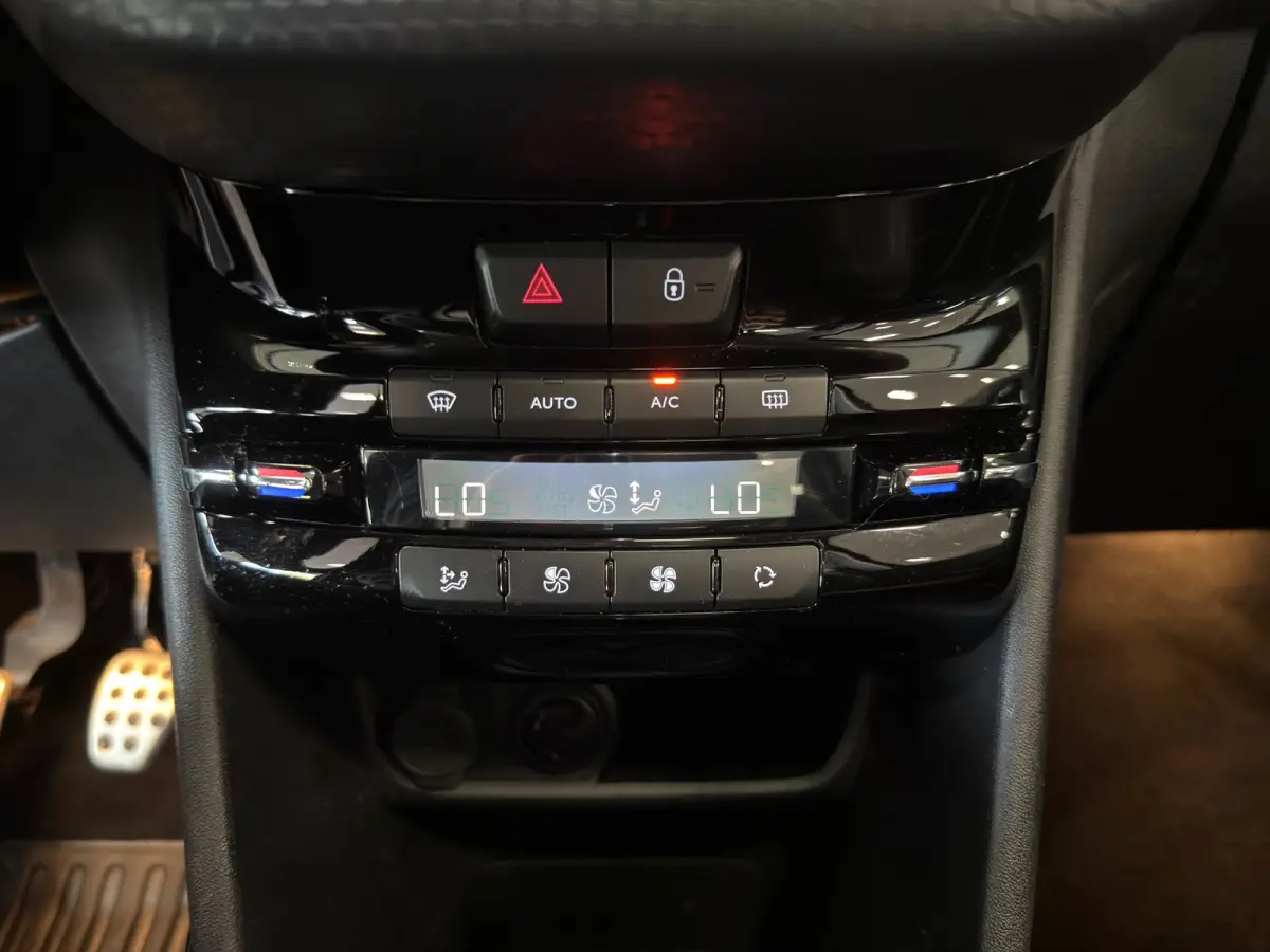 1.2 PureTech GT-Line|NAVI|CAMERA|PANORAMA|CRUISE
