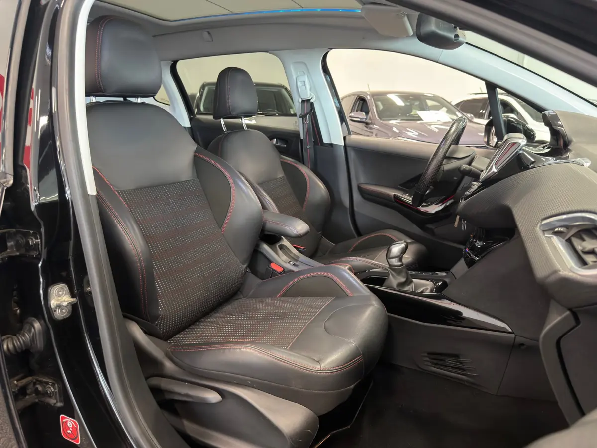 1.2 PureTech GT-Line|NAVI|CAMERA|PANORAMA|CRUISE