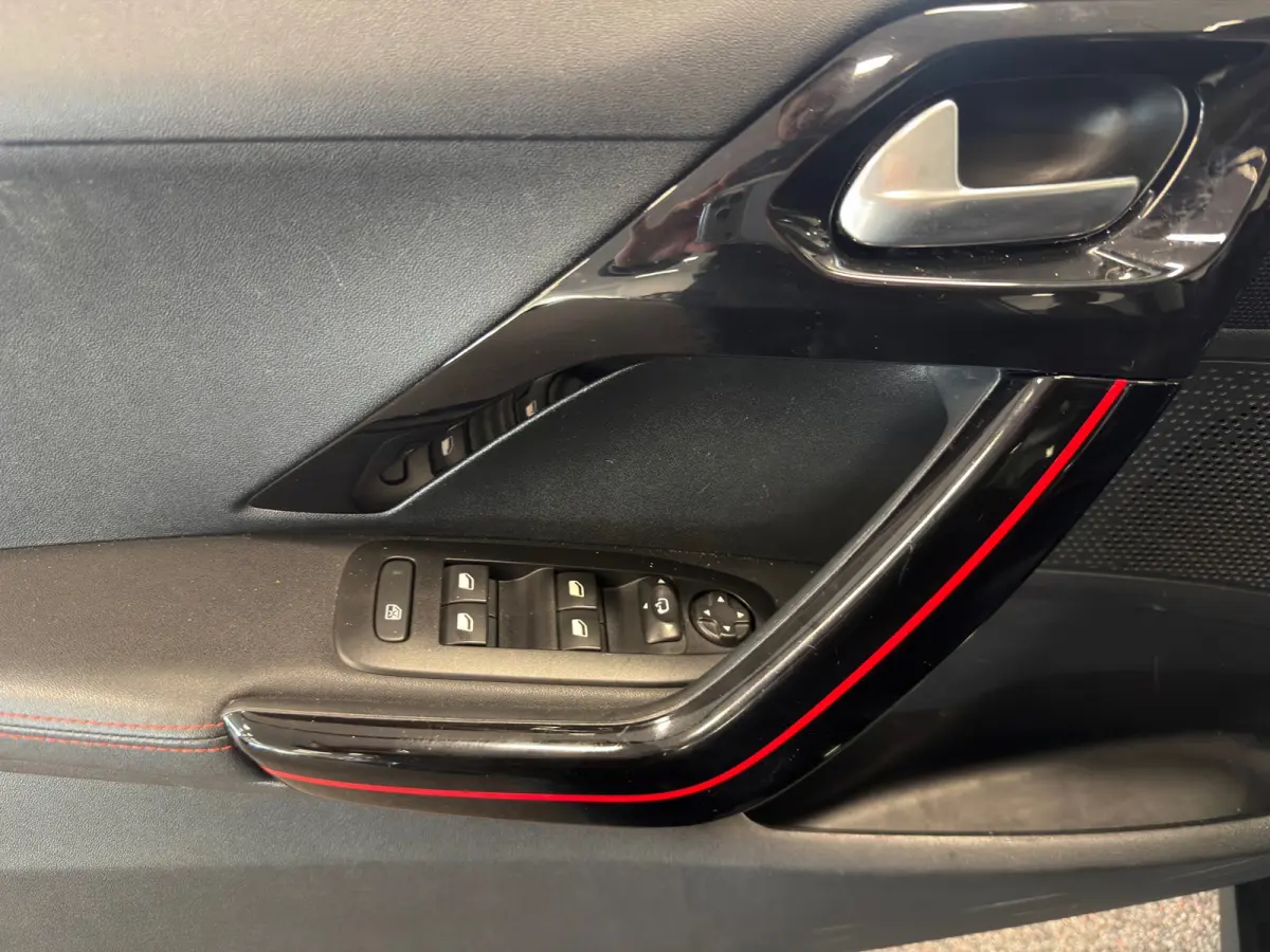 1.2 PureTech GT-Line|NAVI|CAMERA|PANORAMA|CRUISE