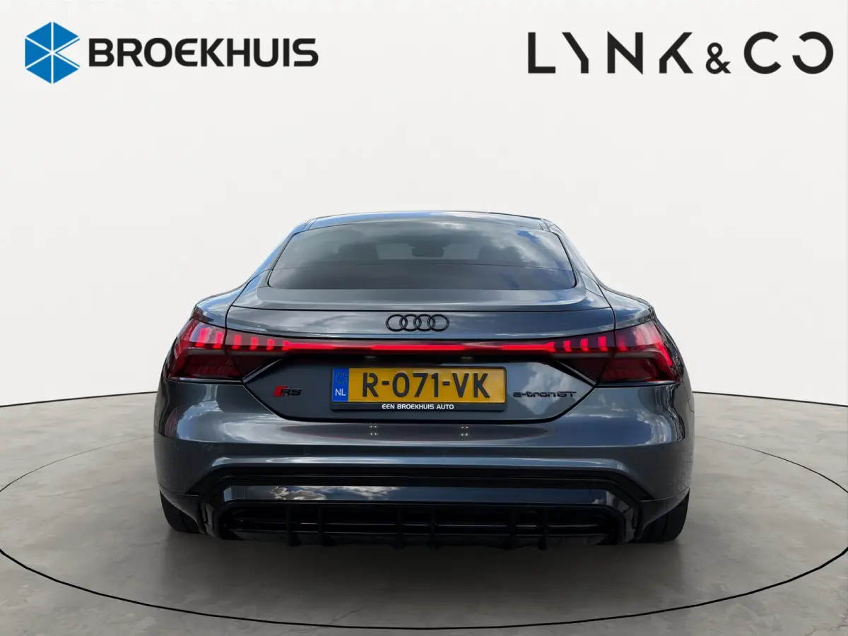 RS 93 kWh | Premium audio installatie | 360° Camera | Voorstoelen met massagefunctie en geventileerd|