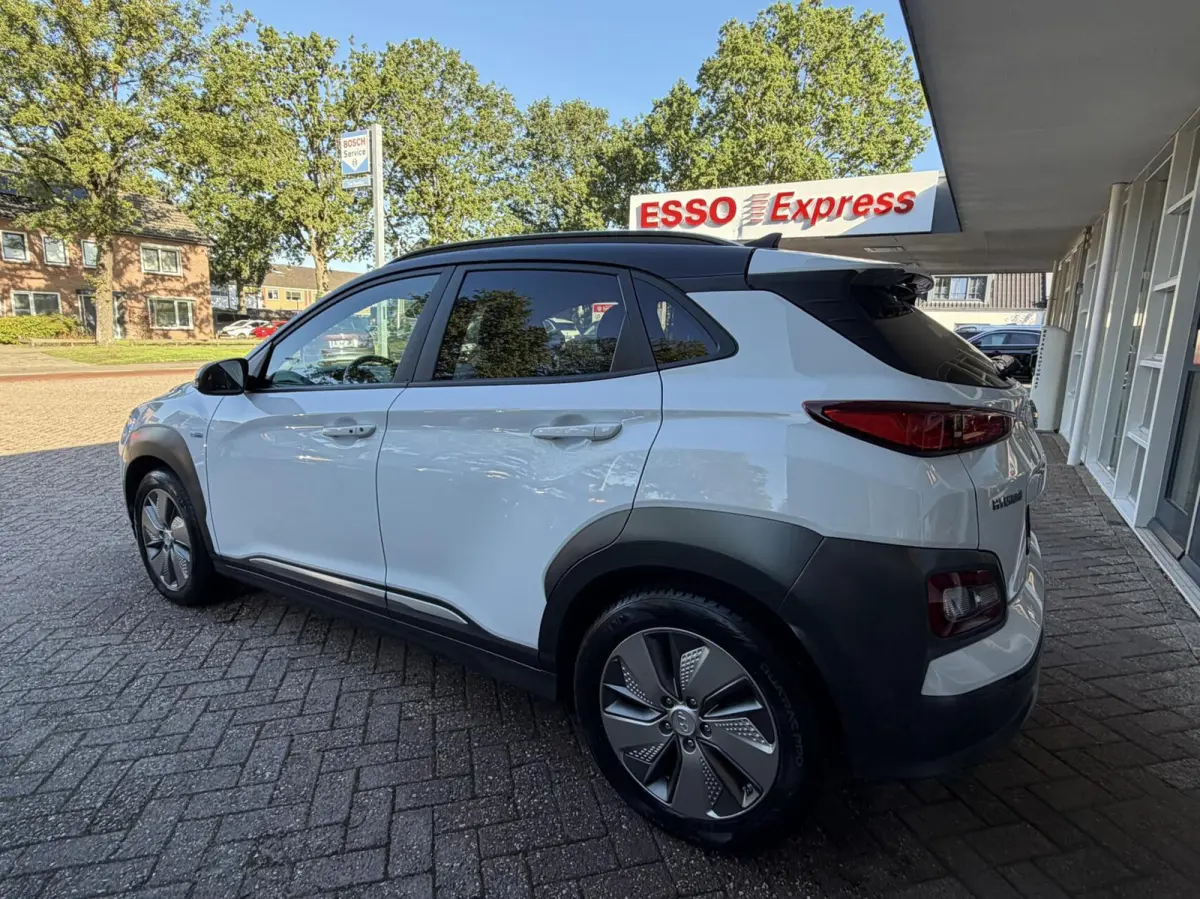 EV Premium 64 kWh Camera, Carplay, Climat..