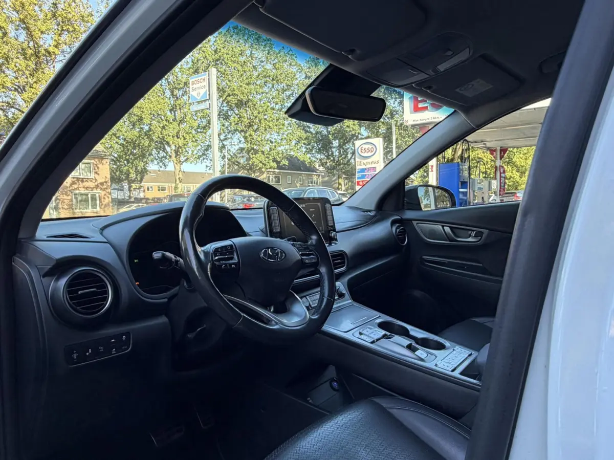 EV Premium 64 kWh Camera, Carplay, Climat..