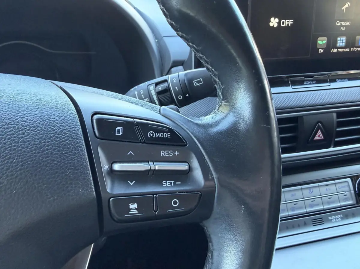 EV Premium 64 kWh Camera, Carplay, Climat..