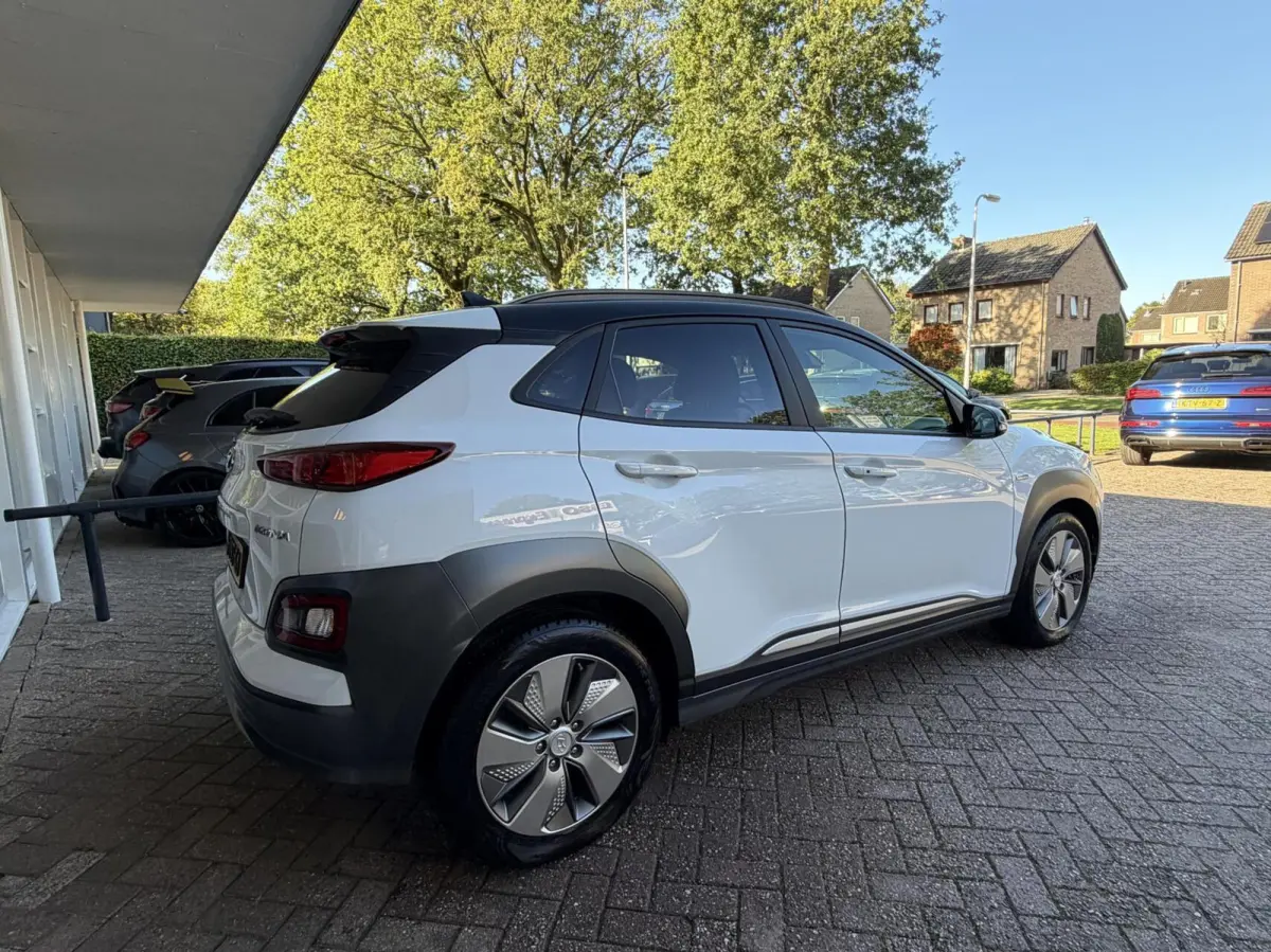 EV Premium 64 kWh Camera, Carplay, Climat..