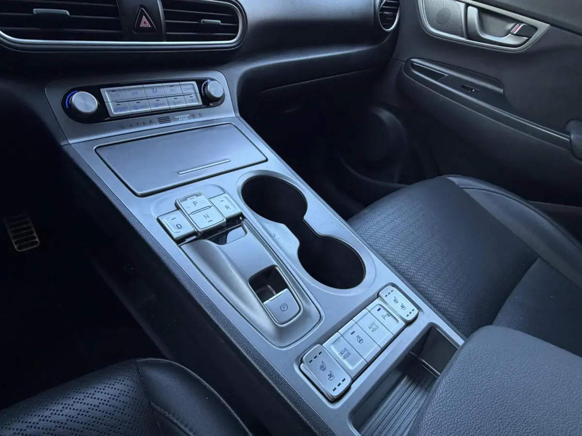 EV Premium 64 kWh Camera, Carplay, Climat..