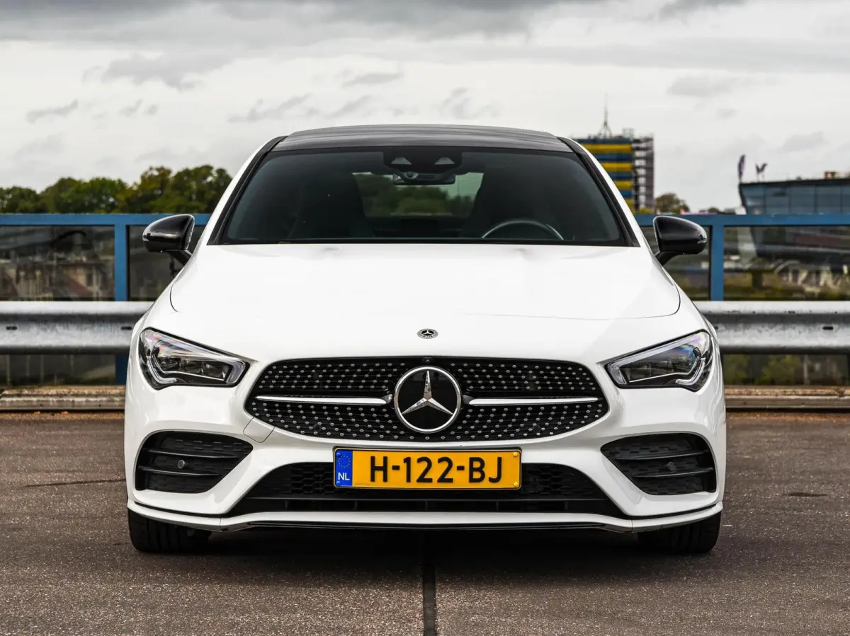 200 d Premium Plus AMG Night Edition | Panoramadak | Sfeerverlichting | 360 Camera | Distronic Plus | Multibeam LED | Memory | 19"