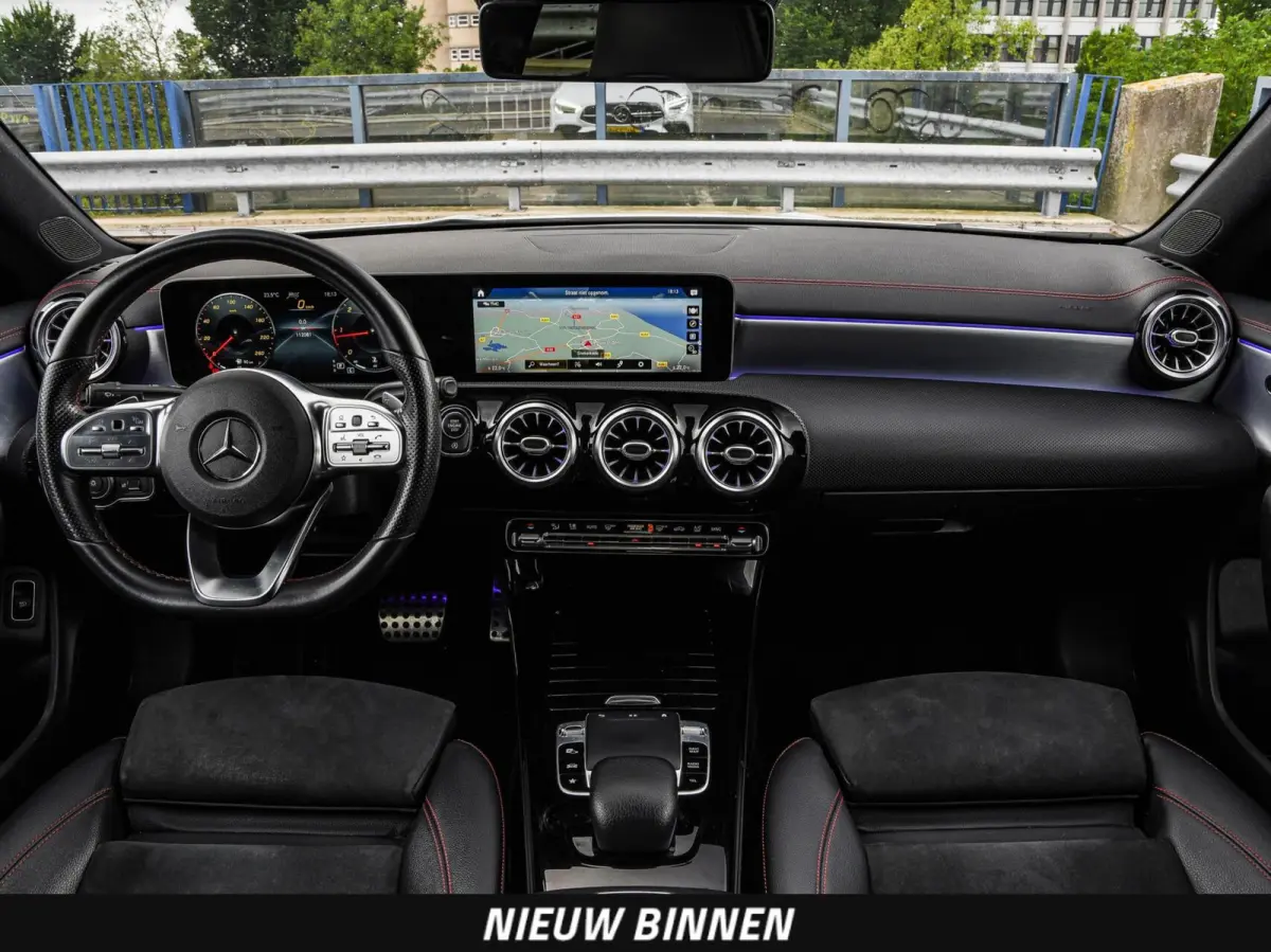 200 d Premium Plus AMG Night Edition | Panoramadak | Sfeerverlichting | 360 Camera | Distronic Plus | Multibeam LED | Memory | 19"
