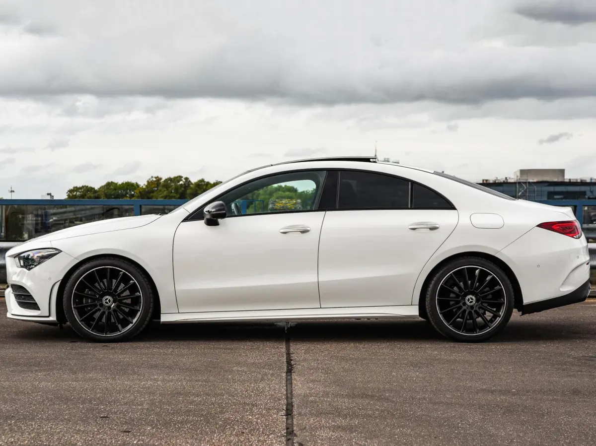 200 d Premium Plus AMG Night Edition | Panoramadak | Sfeerverlichting | 360 Camera | Distronic Plus | Multibeam LED | Memory | 19"