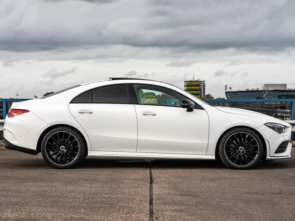 200 d Premium Plus AMG Night Edition | Panoramadak | Sfeerverlichting | 360 Camera | Distronic Plus | Multibeam LED | Memory | 19"