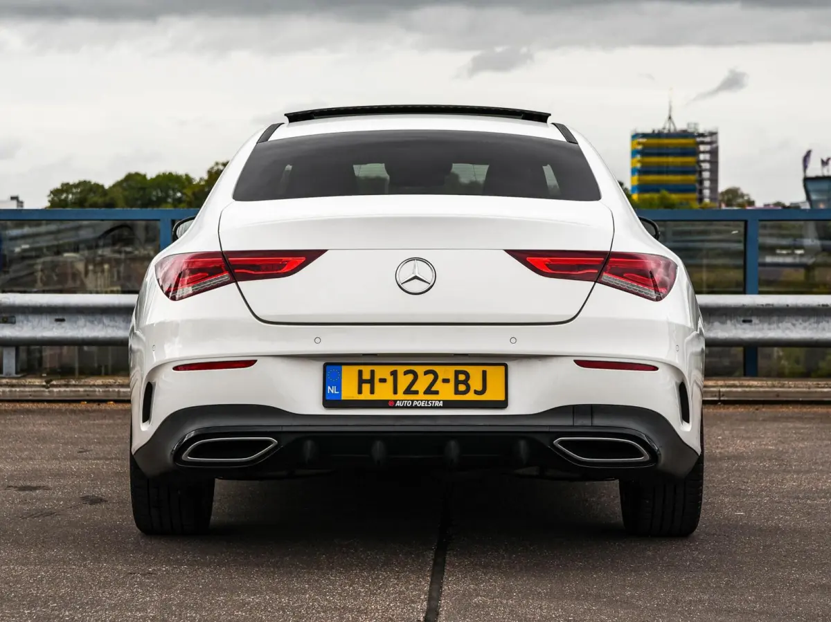 200 d Premium Plus AMG Night Edition | Panoramadak | Sfeerverlichting | 360 Camera | Distronic Plus | Multibeam LED | Memory | 19"