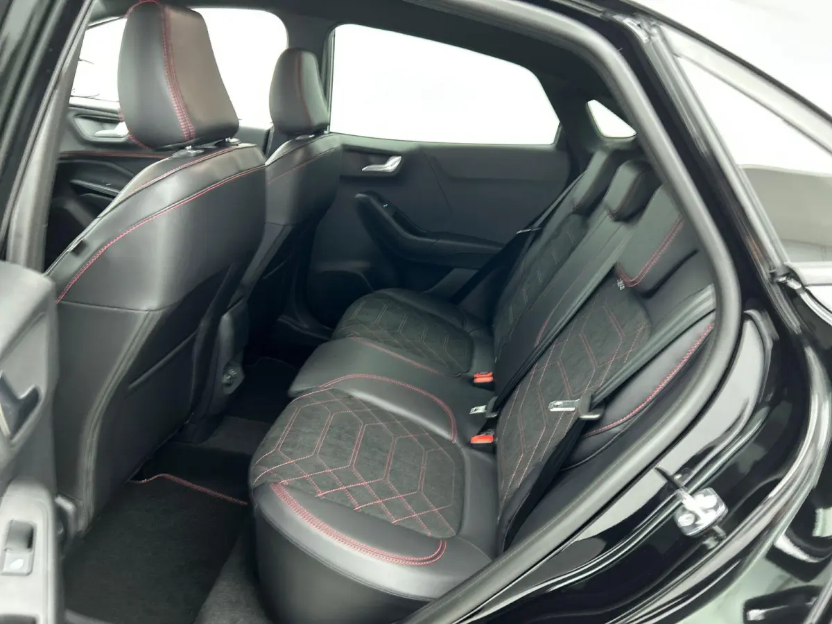 1.0 EcoBoost ST-Line X | Gratis Automaat €1.500 | €5.000 Korting | UIT VOORRAAD LEVERBAAR | Camera | Stoel & Stuurverwarming | 18'' LM Velgen