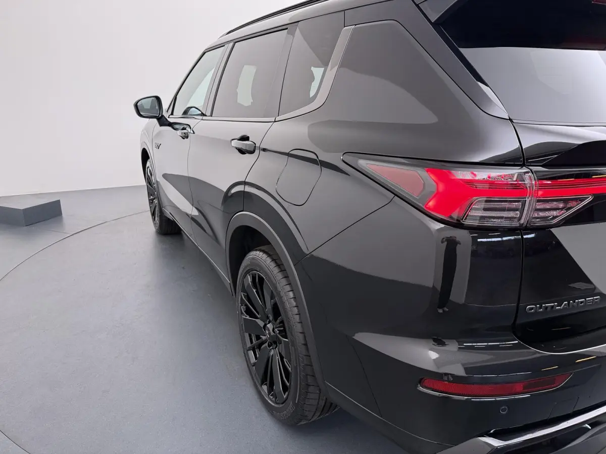 2.4 PHEV Black Edition Lederen bekleding | MI-Pilot | Elektrische achterklep | Yamaha sound system | elektrische stoelen | stoel-stuur en vooruitverwarming | 20 inch lichmetalen velgen