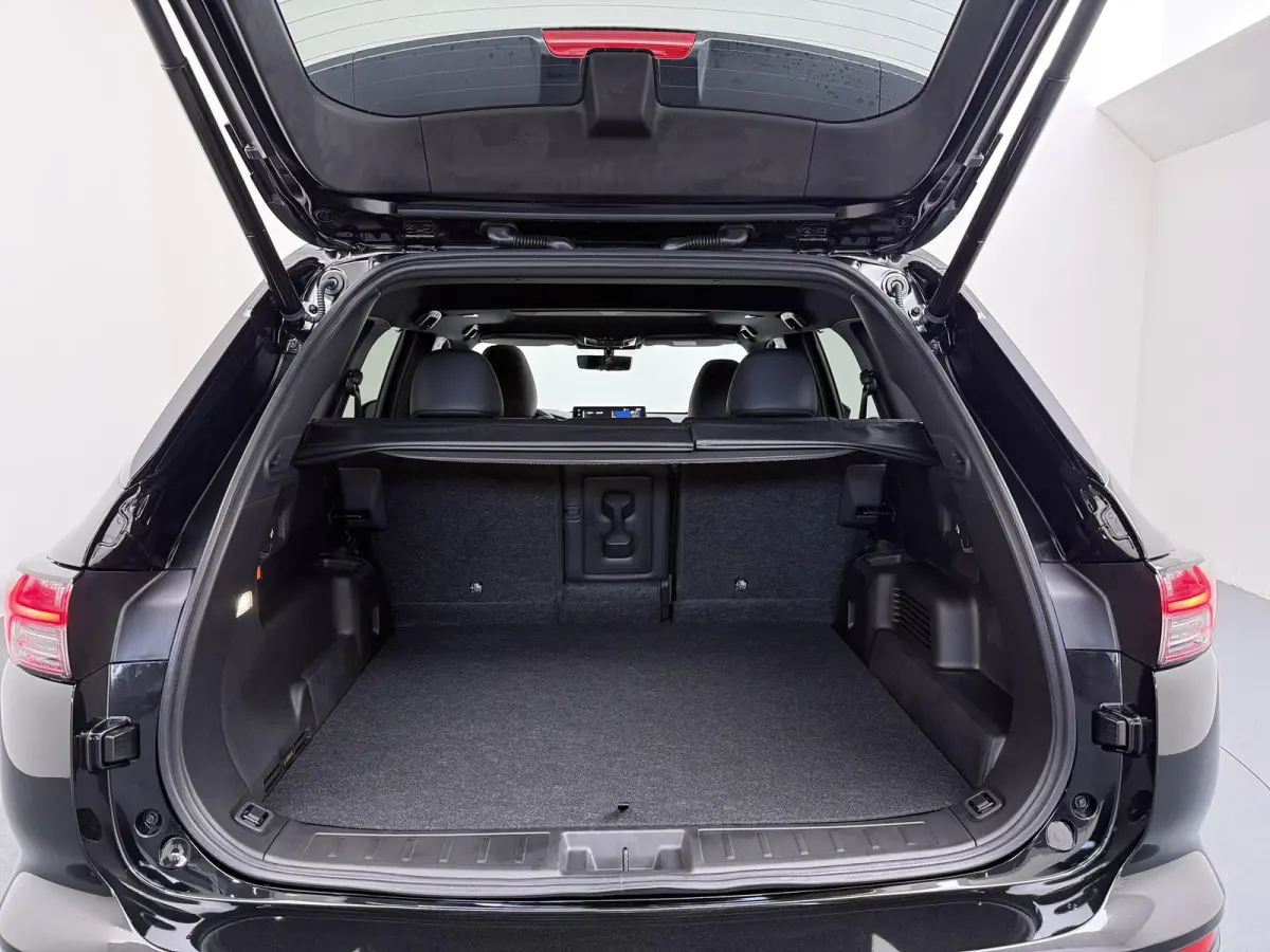 2.4 PHEV Black Edition Lederen bekleding | MI-Pilot | Elektrische achterklep | Yamaha sound system | elektrische stoelen | stoel-stuur en vooruitverwarming | 20 inch lichmetalen velgen
