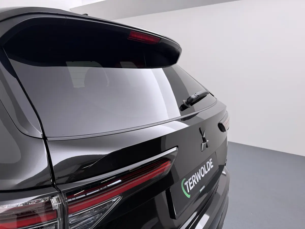 2.4 PHEV Black Edition Lederen bekleding | MI-Pilot | Elektrische achterklep | Yamaha sound system | elektrische stoelen | stoel-stuur en vooruitverwarming | 20 inch lichmetalen velgen