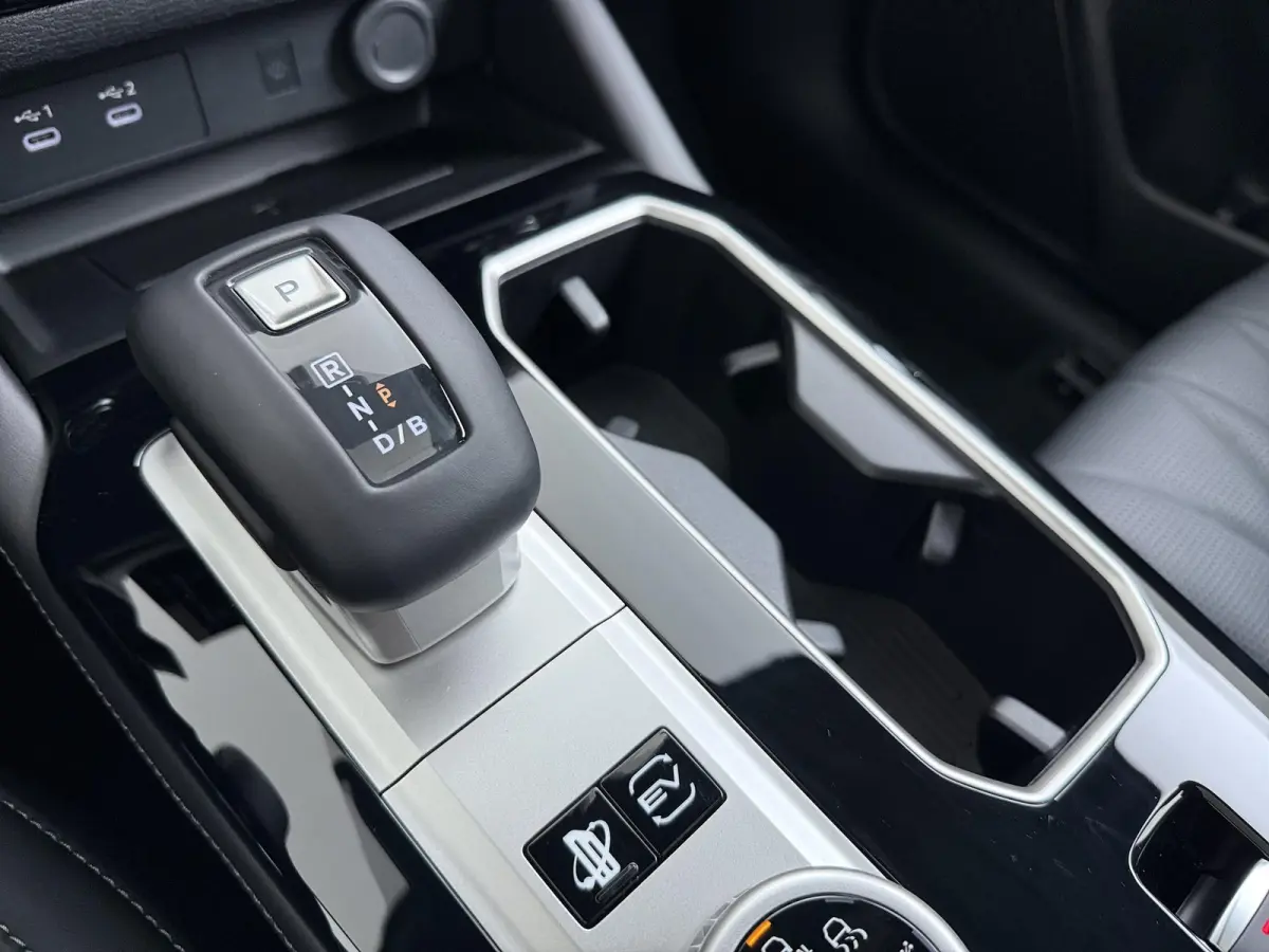 2.4 PHEV Black Edition Lederen bekleding | MI-Pilot | Elektrische achterklep | Yamaha sound system | elektrische stoelen | stoel-stuur en vooruitverwarming | 20 inch lichmetalen velgen