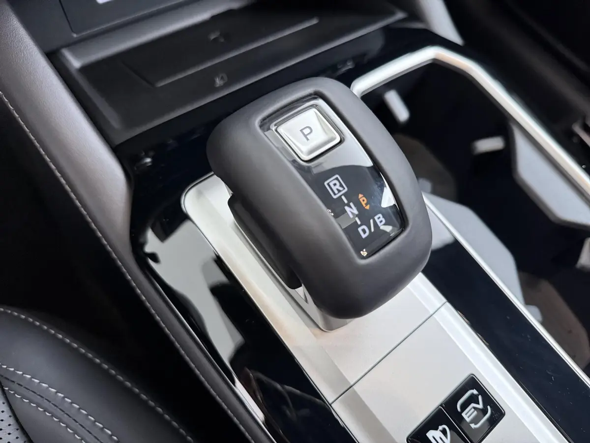 2.4 PHEV Black Edition Lederen bekleding | MI-Pilot | Elektrische achterklep | Yamaha sound system | elektrische stoelen | stoel-stuur en vooruitverwarming | 20 inch lichmetalen velgen