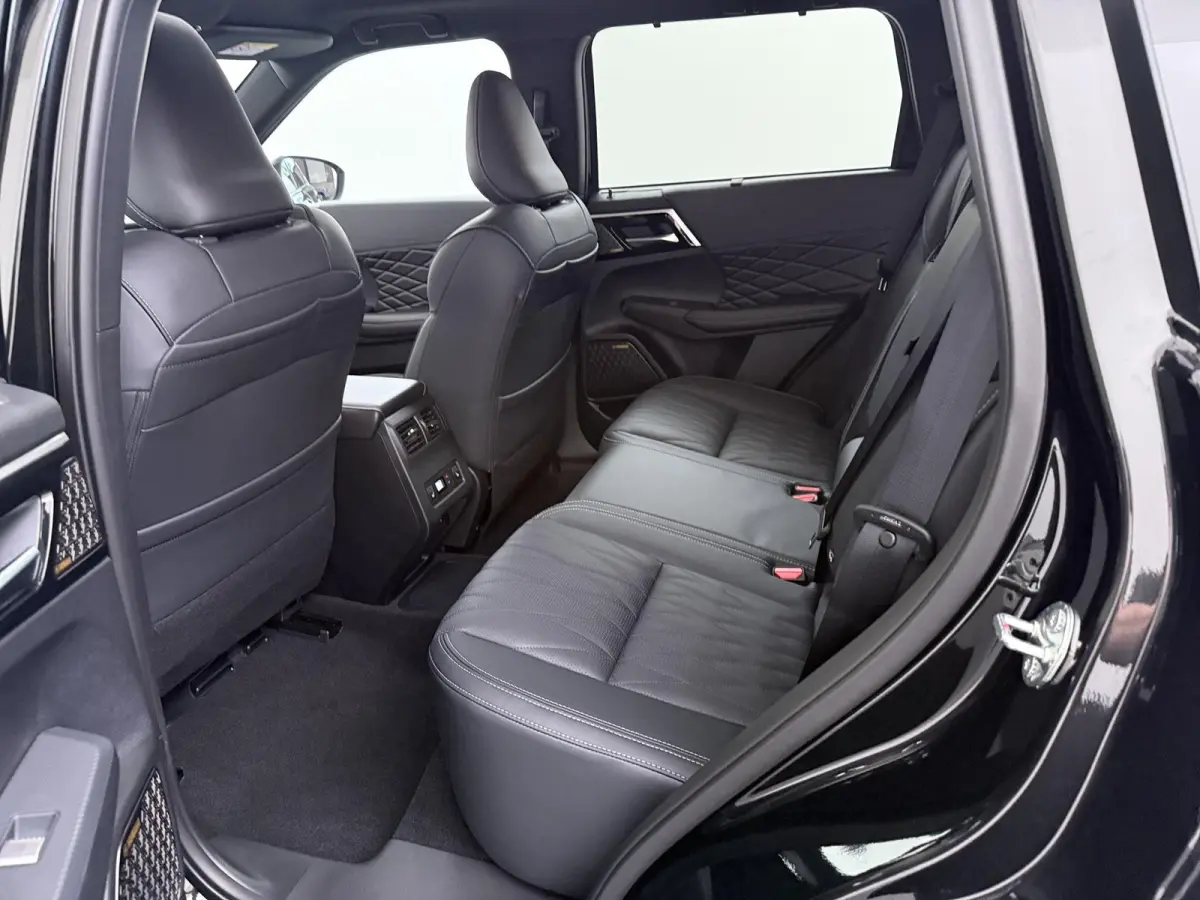 2.4 PHEV Black Edition Lederen bekleding | MI-Pilot | Elektrische achterklep | Yamaha sound system | elektrische stoelen | stoel-stuur en vooruitverwarming | 20 inch lichmetalen velgen