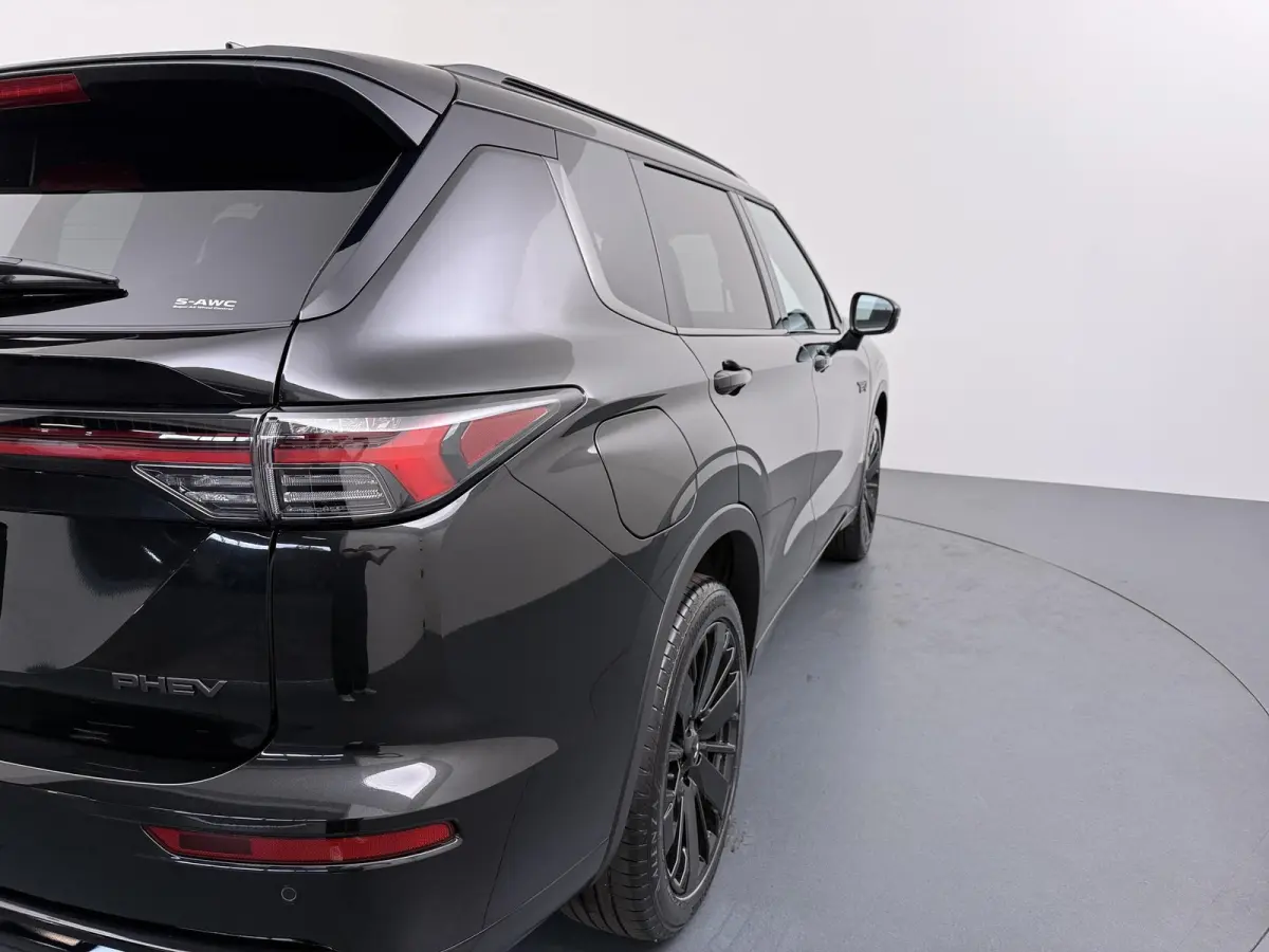 2.4 PHEV Black Edition Lederen bekleding | MI-Pilot | Elektrische achterklep | Yamaha sound system | elektrische stoelen | stoel-stuur en vooruitverwarming | 20 inch lichmetalen velgen