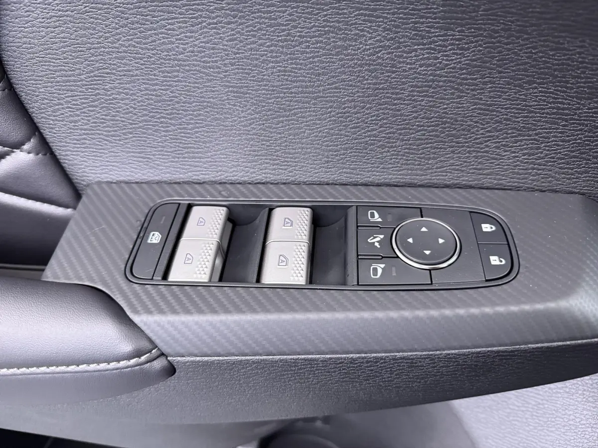 2.4 PHEV Black Edition Lederen bekleding | MI-Pilot | Elektrische achterklep | Yamaha sound system | elektrische stoelen | stoel-stuur en vooruitverwarming | 20 inch lichmetalen velgen