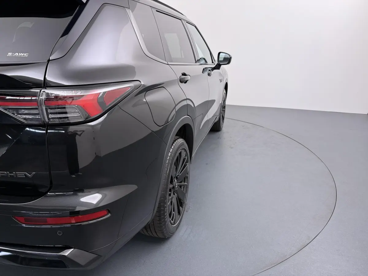 2.4 PHEV Black Edition Lederen bekleding | MI-Pilot | Elektrische achterklep | Yamaha sound system | elektrische stoelen | stoel-stuur en vooruitverwarming | 20 inch lichmetalen velgen